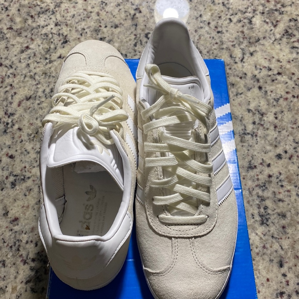 Women 7 1/2 White and Cream Adidas Gazelle
